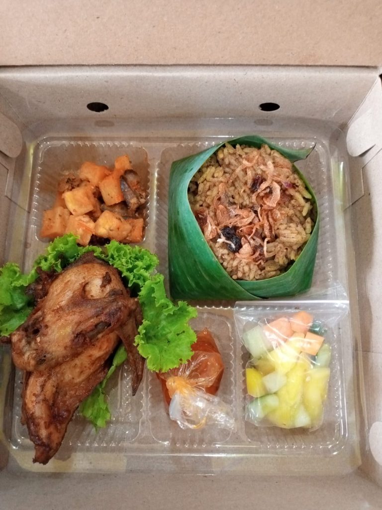 Kelima hidangan nasi kotak spesial ini, Nasi Kotak Ayam Bakar, Nasi Kotak Nasi Kuning, dan Nasi Kotak Nasi Kebuli, Soto Lamongan dan Bakso adalah contoh nyata dari berdirinya dan komitmen Catering Kuliena terhadap kualitas, kreativitas, inovasi, dan pengalaman kepuasan pelanggan. Dengan menggabungkan bahan-bahan dan rempah-rempah berkualitas tinggi dan menyiapkan resep berkualitas Catering Kuliena telah memastikan bahwa hidangan-hidangan yang sudah dipilih ini selalu menjadi pilihan utama untuk berbagai jenis event, seperti: Menu Makan siang Perusahaan atau pabrik, Acara ulang tahun, Acara Nikahan, Rapat, Reuni, Tahlilan ataupun acara lainnya.